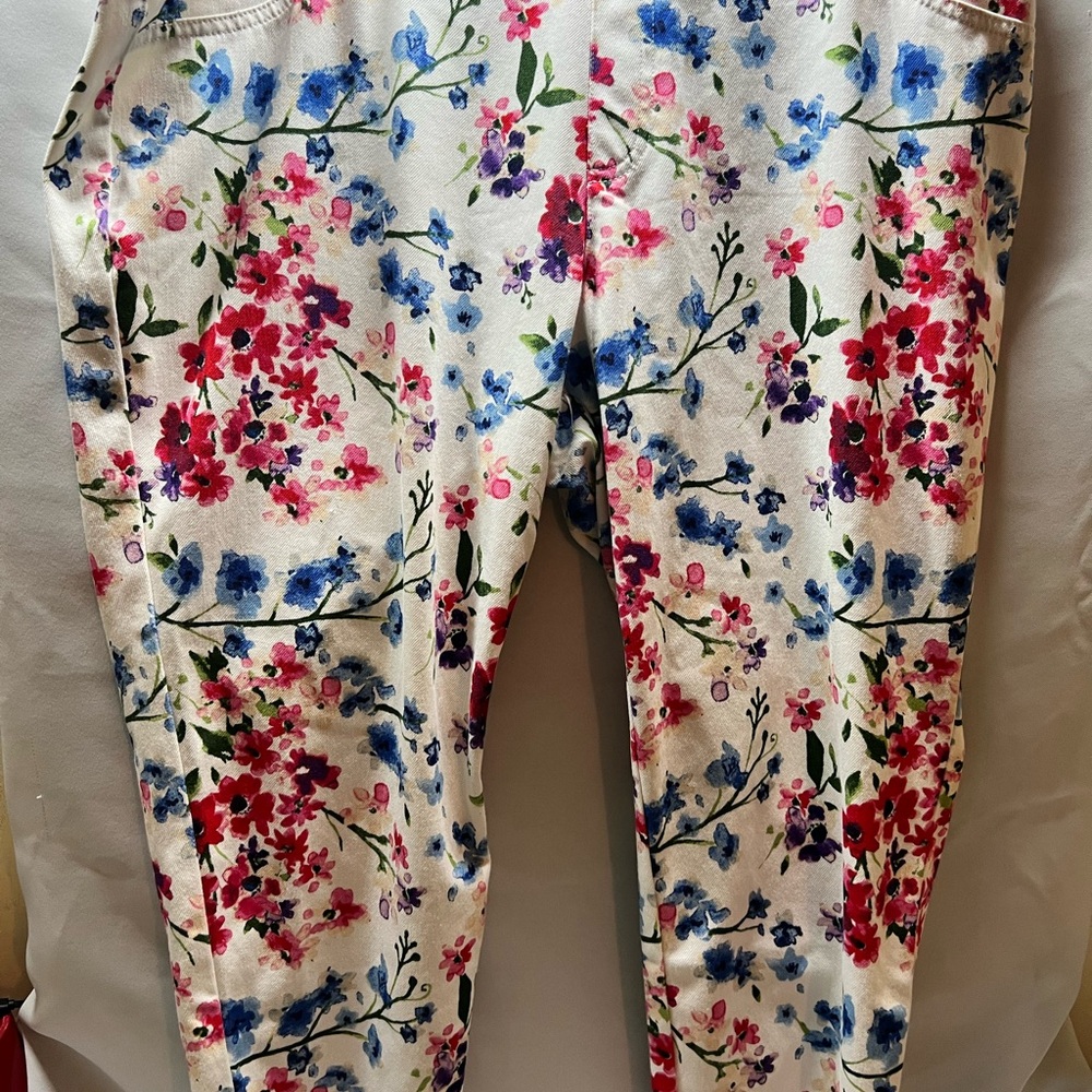 Faded Glory Red and White Floral Leggings